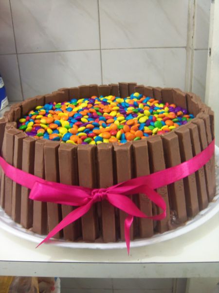 BOLO DE KIT KAT PARA 50 PESSOAS